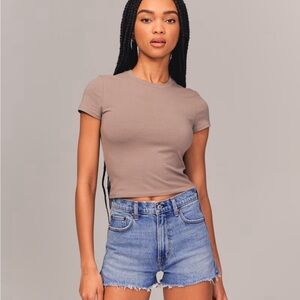 Abercrombie & Fitch 4” High Rise Mom Short